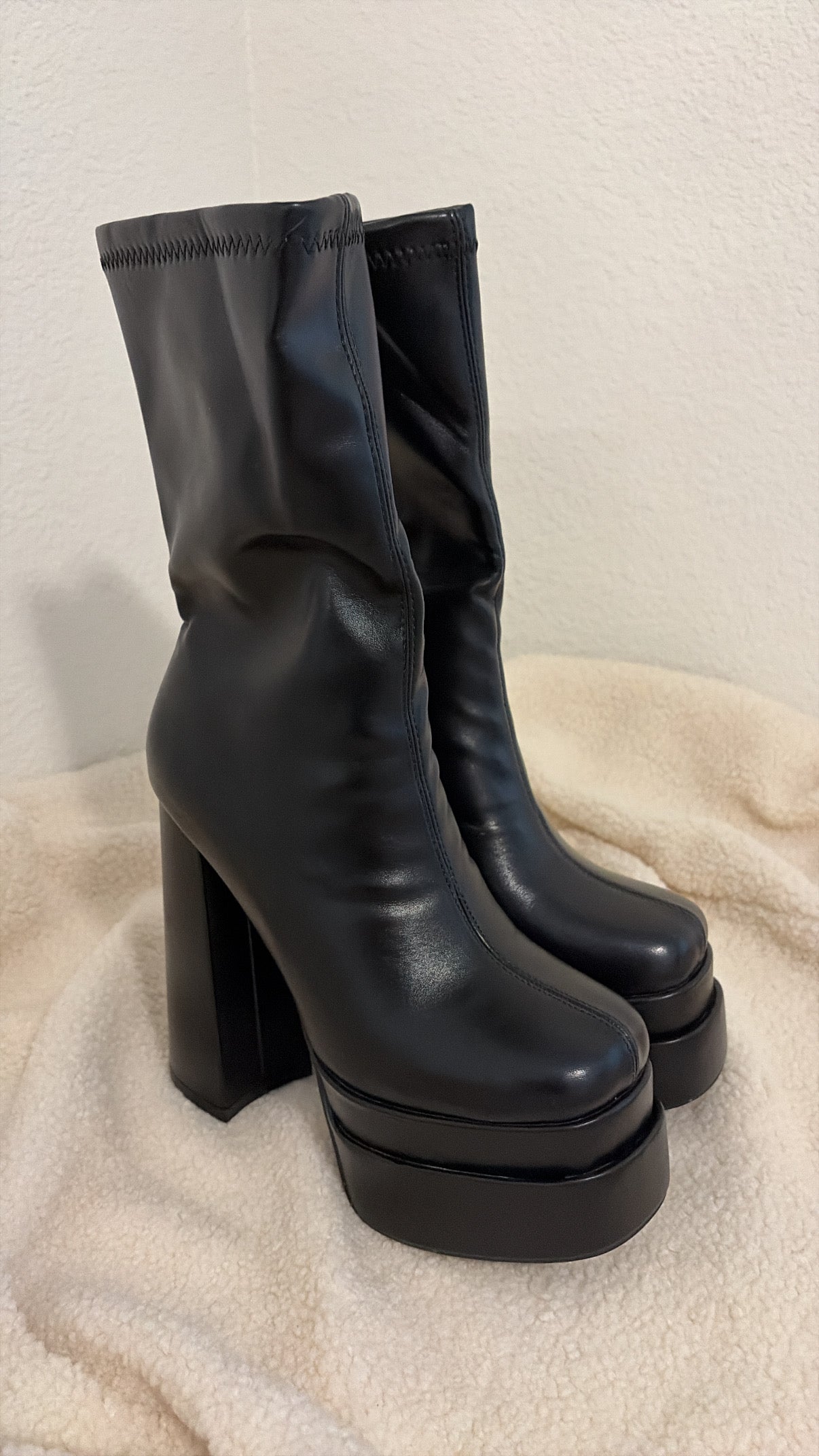 Women’s black boots